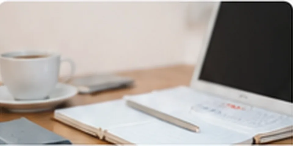 Documents de retraite préparés sur un bureau